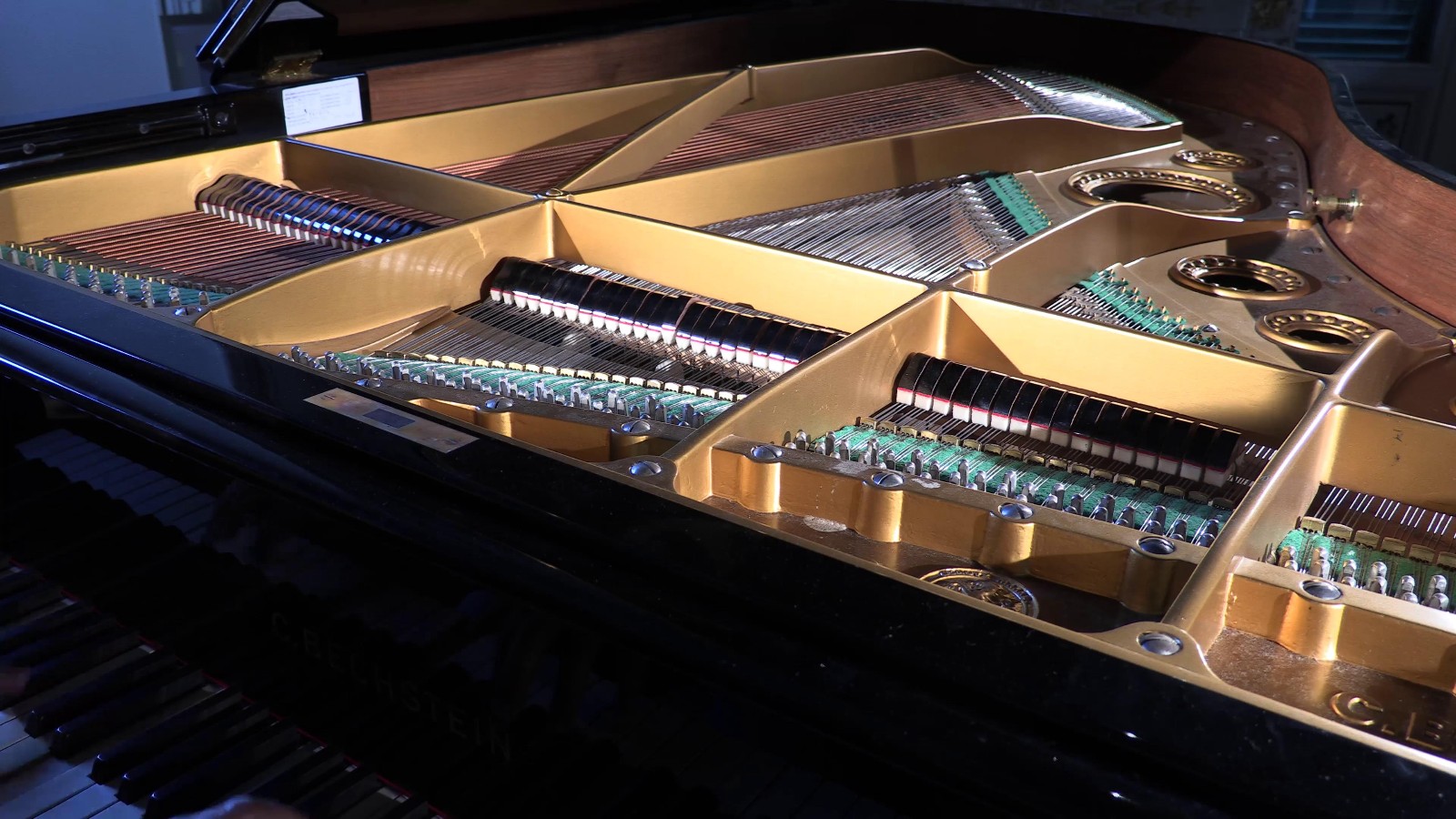 钢琴演奏时内部结构-高清实拍-92素材网