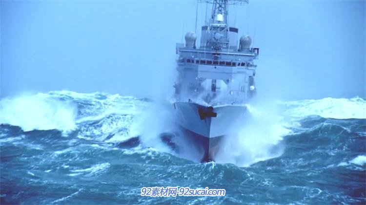 轮船军舰出海激起浪花乘风破浪海上航行特写镜头高清视频实拍