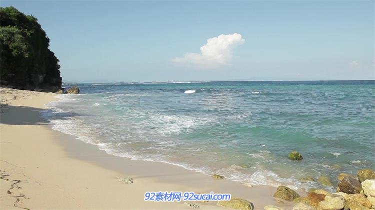 夏日巴厘岛海滩清澈海水荡漾流动唯美海景风光高清视频实拍