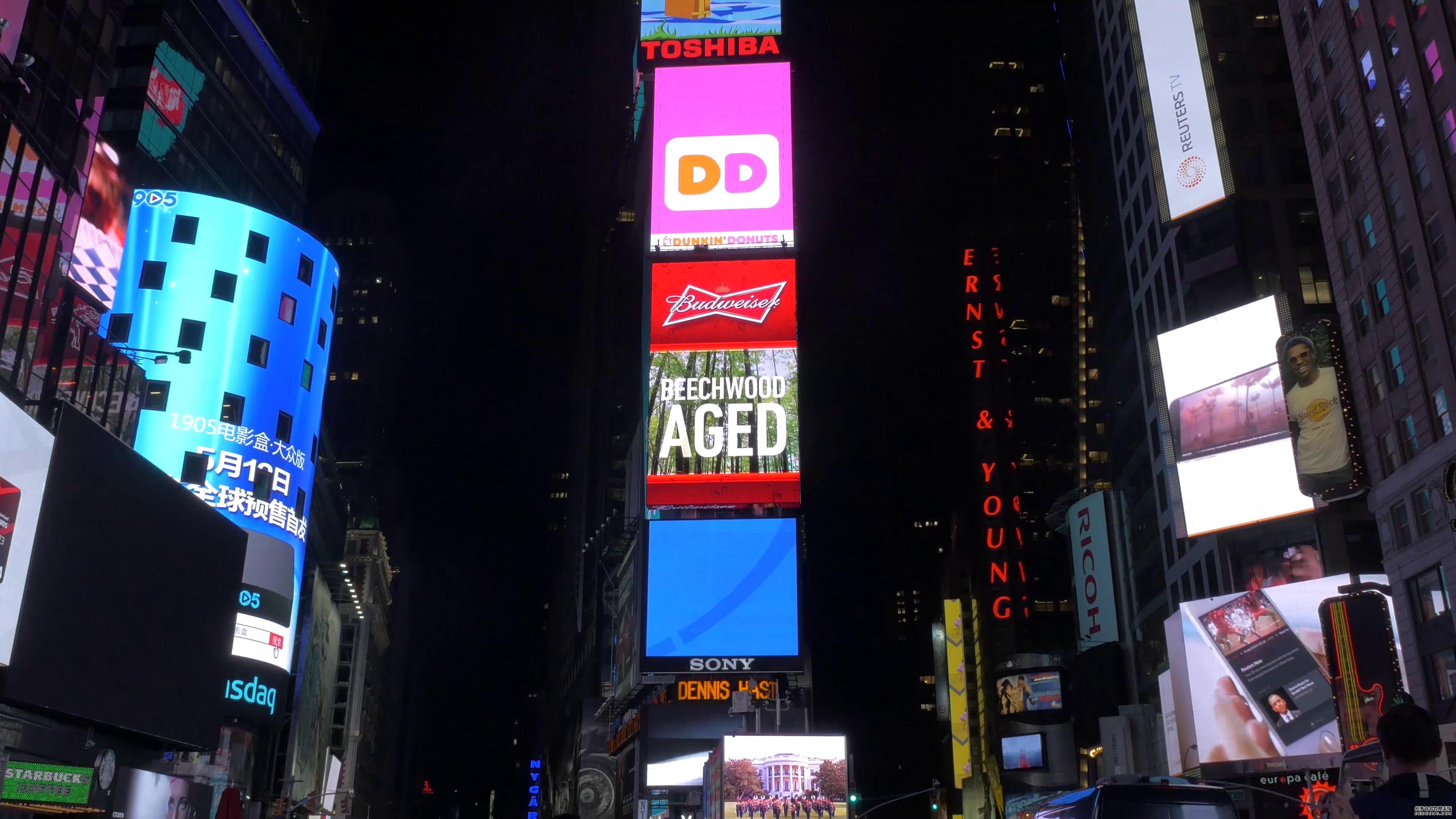 美国时代广场近景商业广告转场高清实拍