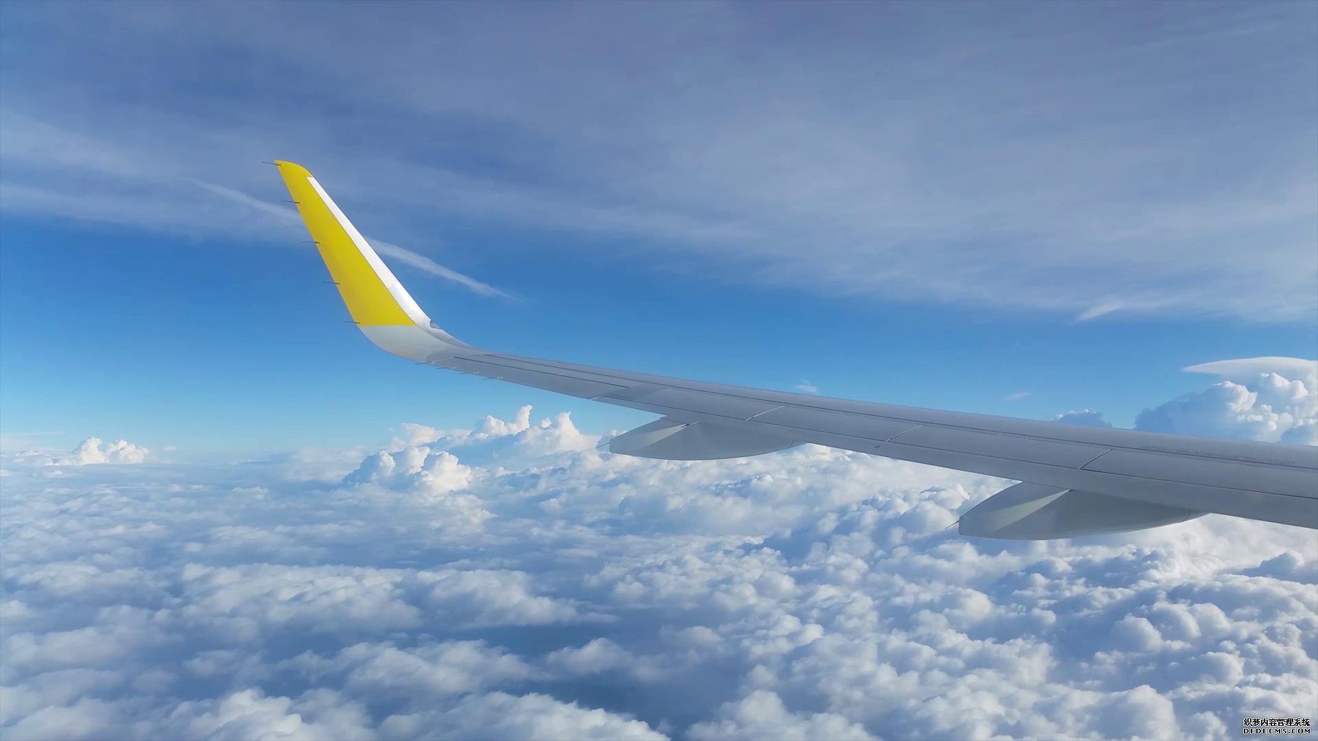 飞机飞行高空云端窗口景色高清实拍-92素材网